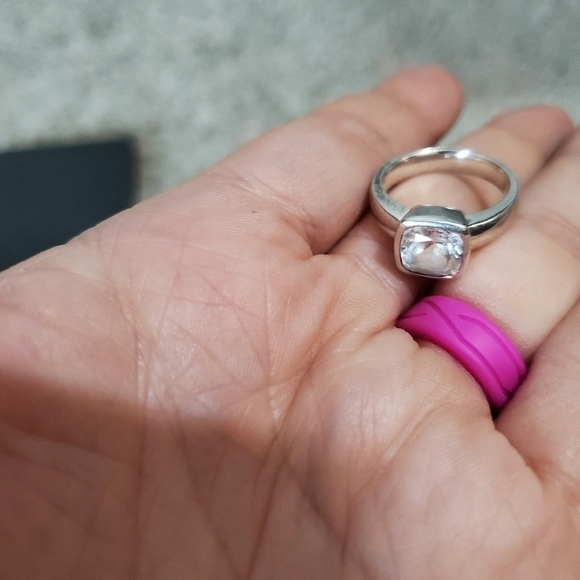 Silver and Clear Ring with 925 Marking on Inside - Picture 6 of 11